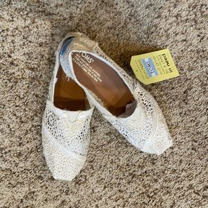 NWT TOMS ALPARGATA MOROCCAN CROCHET SLIP-ON